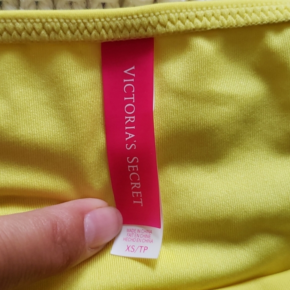 VS String Bikini - Picture 3 of 3